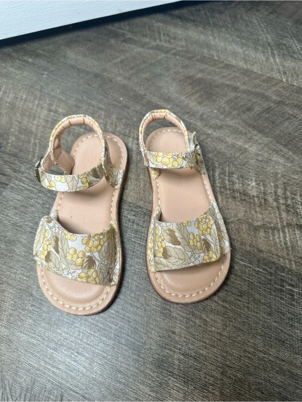 Girls Floral Ankle Strap Sandals Size 7M Yellow Cream Summer Dress Shoes